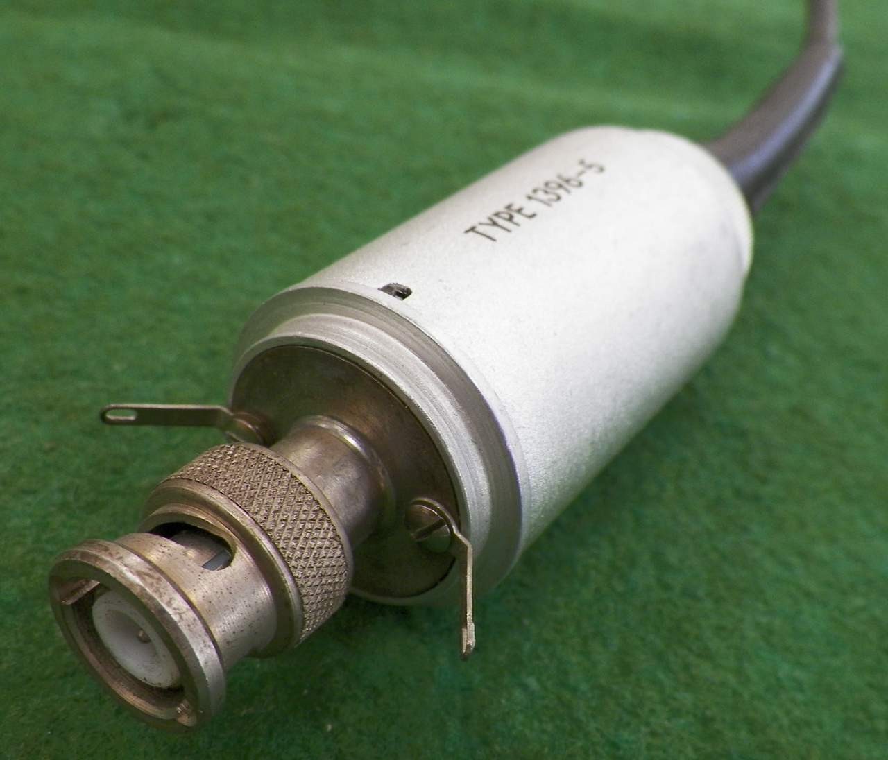 100 MHz ; 1:10 ratio ; Type : 1396-5 ; EMG (Hungary) Measuring Head_[=T=]
