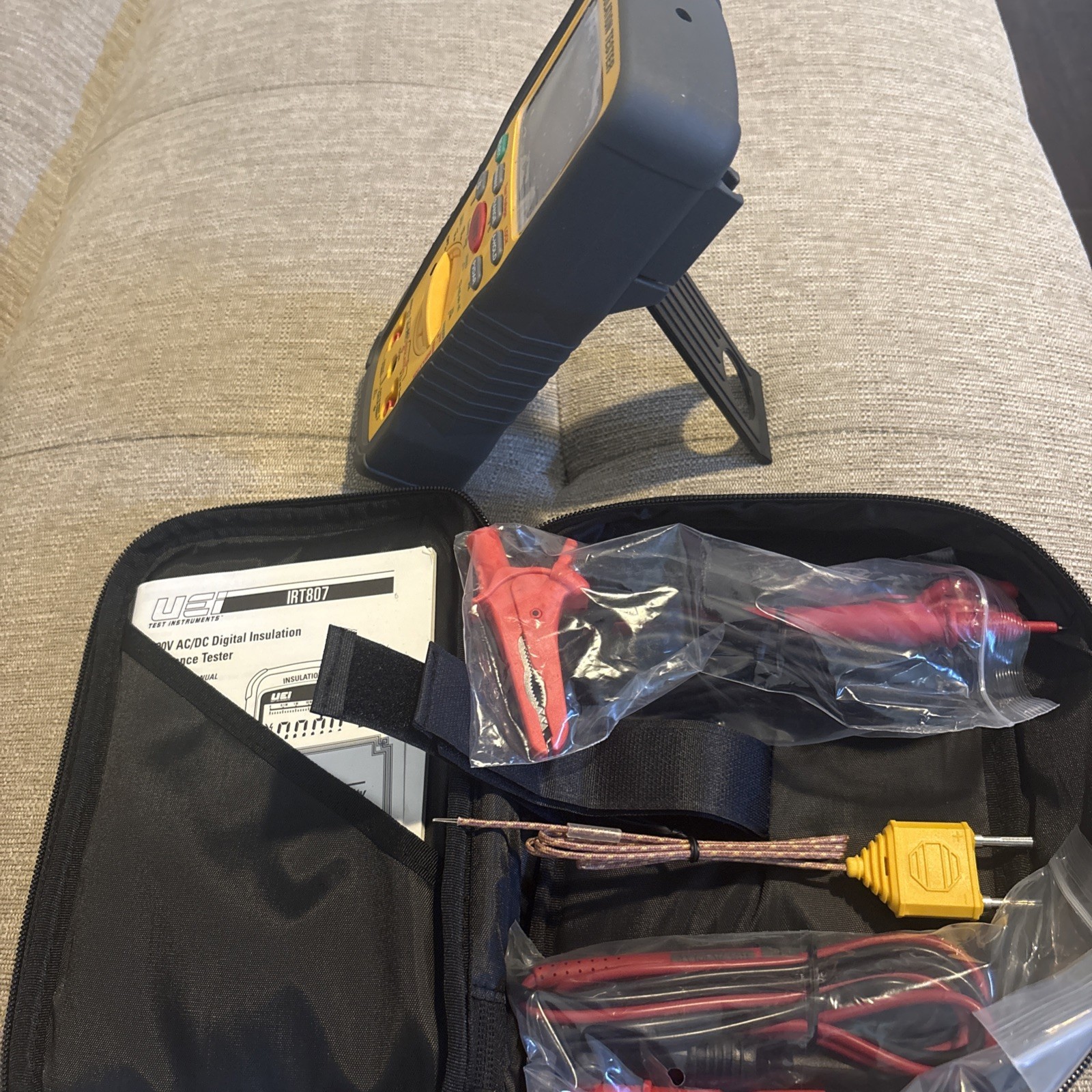 UEi IRT807 Digital Insulation Resistance Tester with 1000V Stress Test 40 MOhm