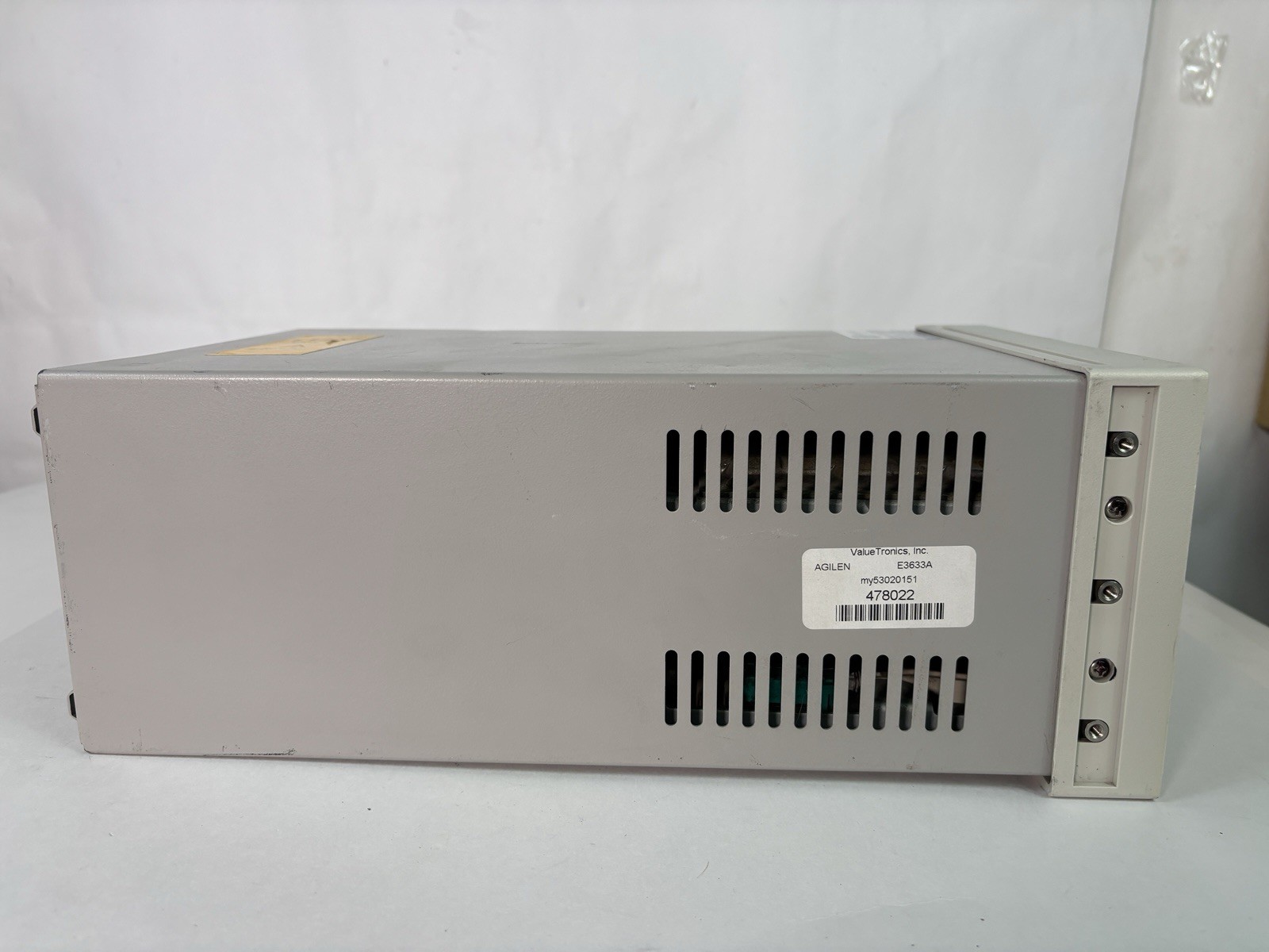 Agilent E3633A Variable DC Power Supply 0-8V 20A/0-20V 10A NO Power Cord