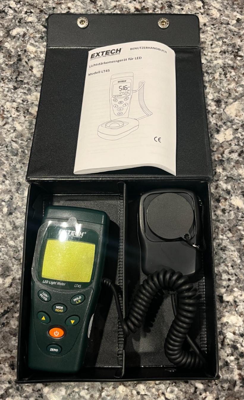 Extech LT45 LED Light Meter Lux Foot-Candle Calibrated with Case and Manual
