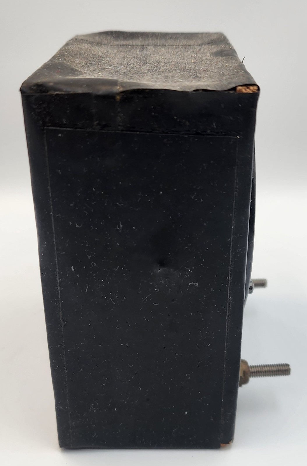 UNBRANDED ANALOG AMMETER MOUNTED IN BOX. (UNTESTED)
