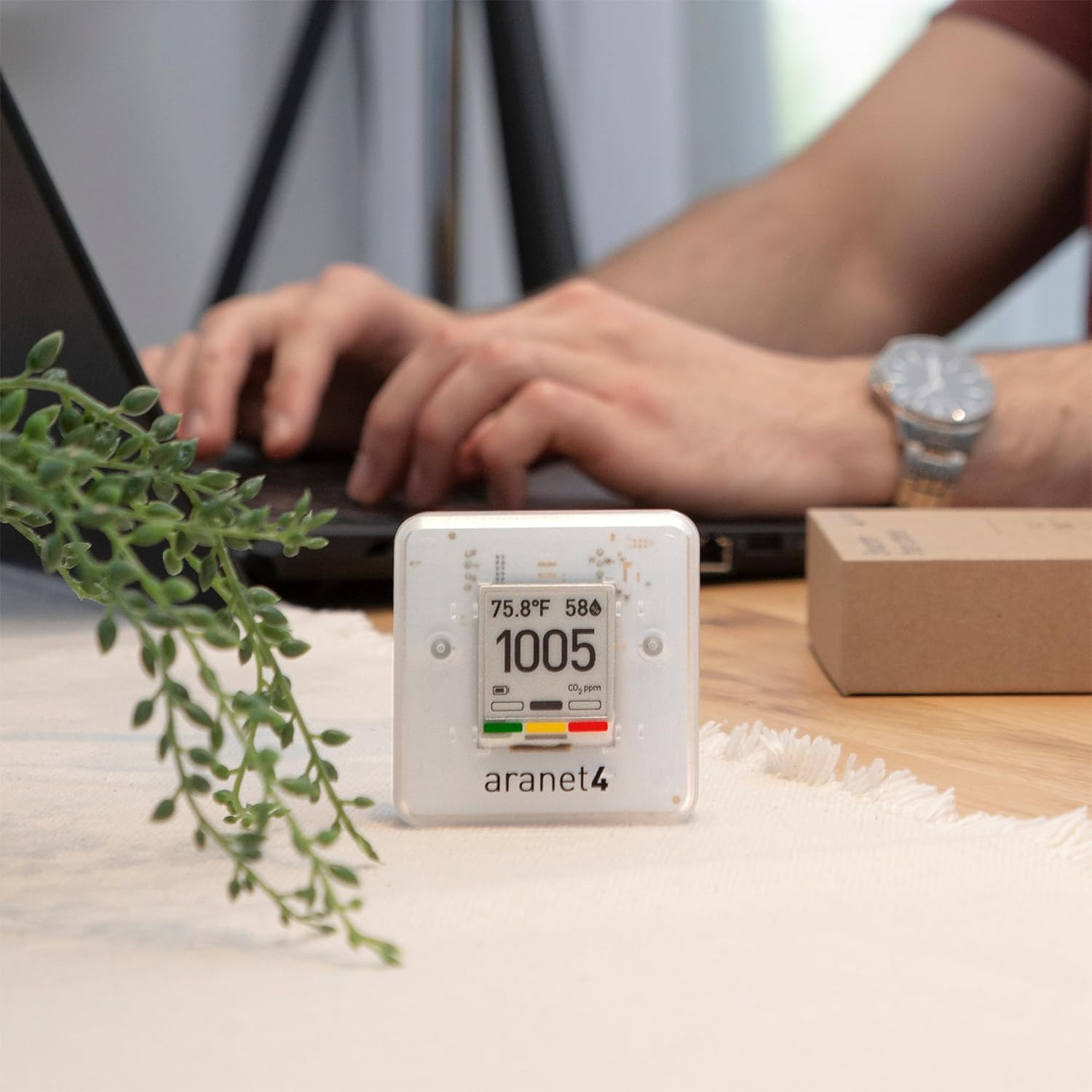 SAF Aranet4 Home: Wireless Indoor Air Quality Monitor for Office or White