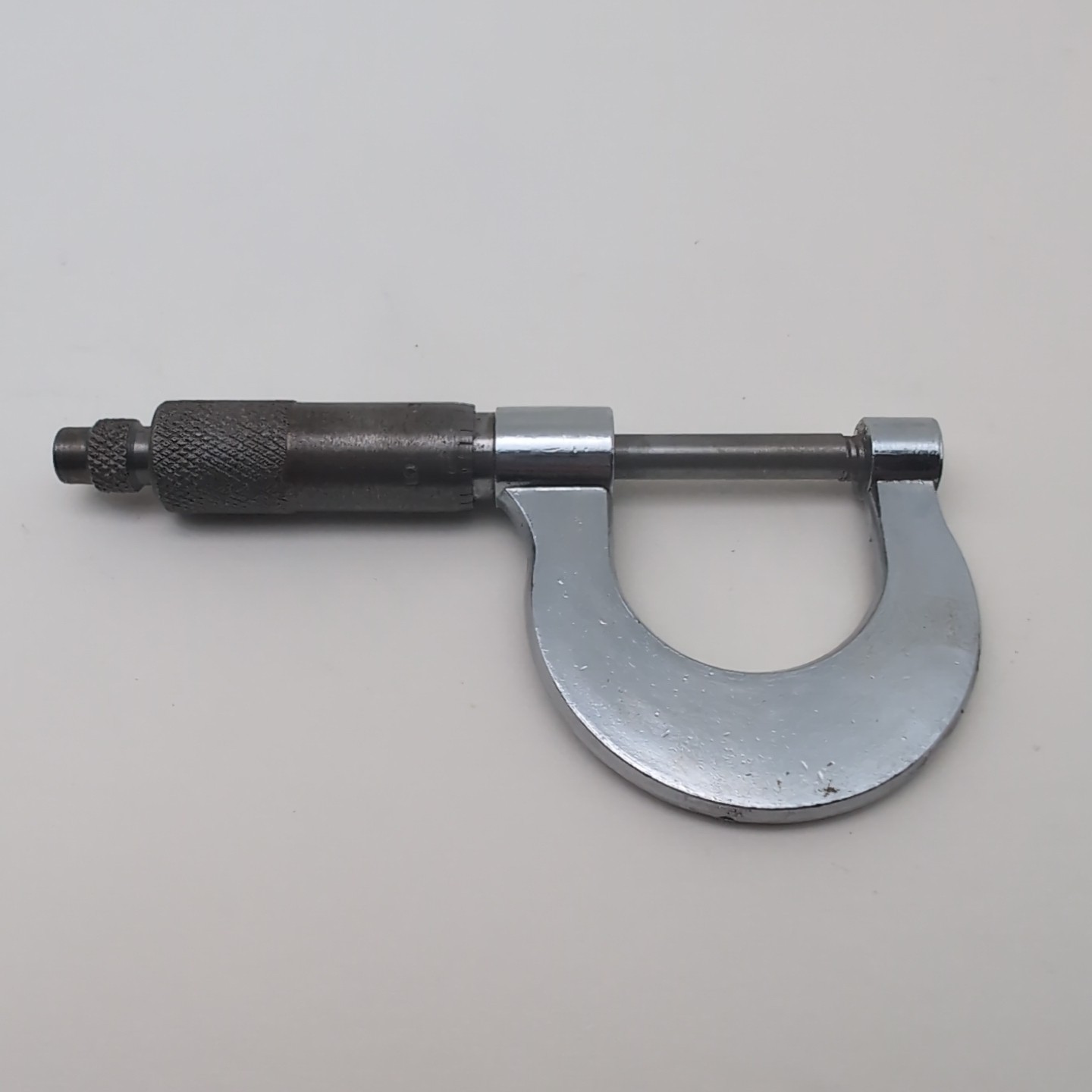 Vintage OUTSIDE MICROMETER 0-25mm Unbranded Nice 4.25″ S1