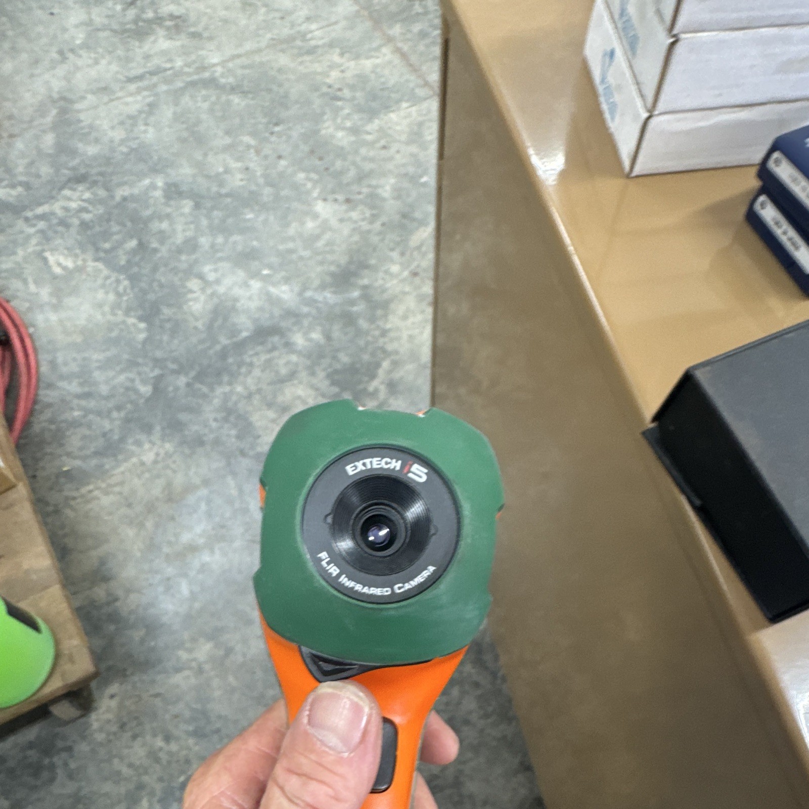 Extech i5 Handheld Thermal Camera -4 to 482°F 100×100 IR 320×240 Case
