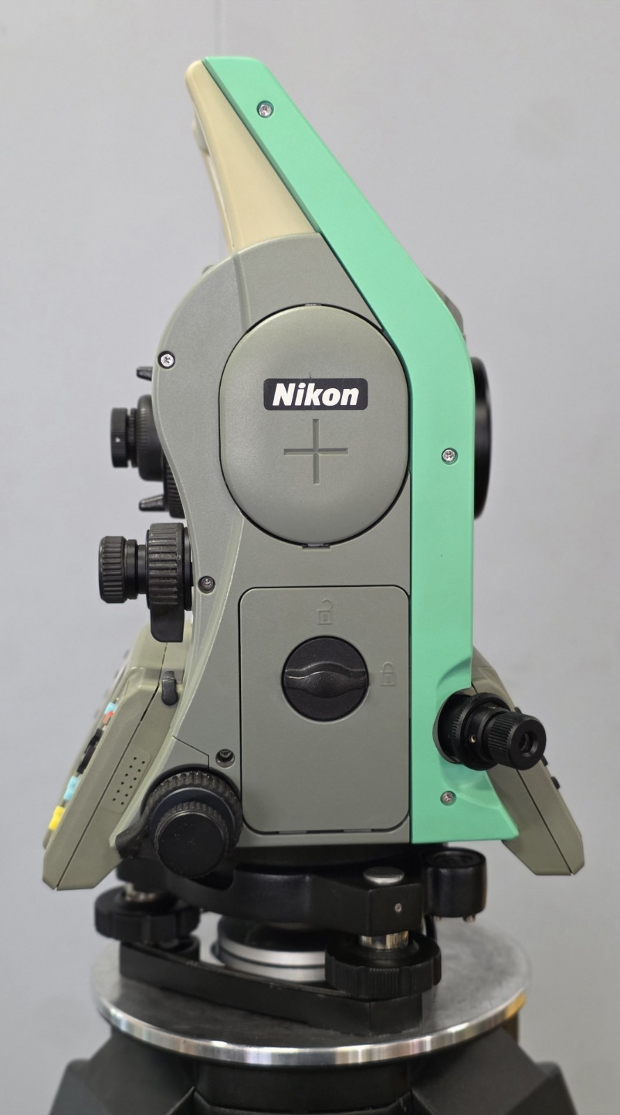 Nikon XF 3″ AutoFocus Reflectorless Survey Total Station w/ Survey Pro 6.4