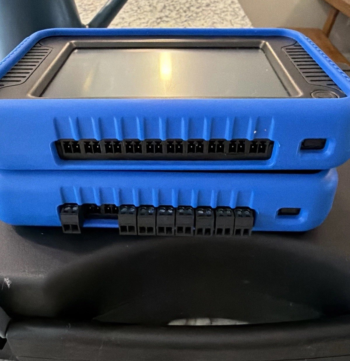 Omega OM-CP-OCTPRO 8-Channel Portable Touchscreen Data Logger – Excellent