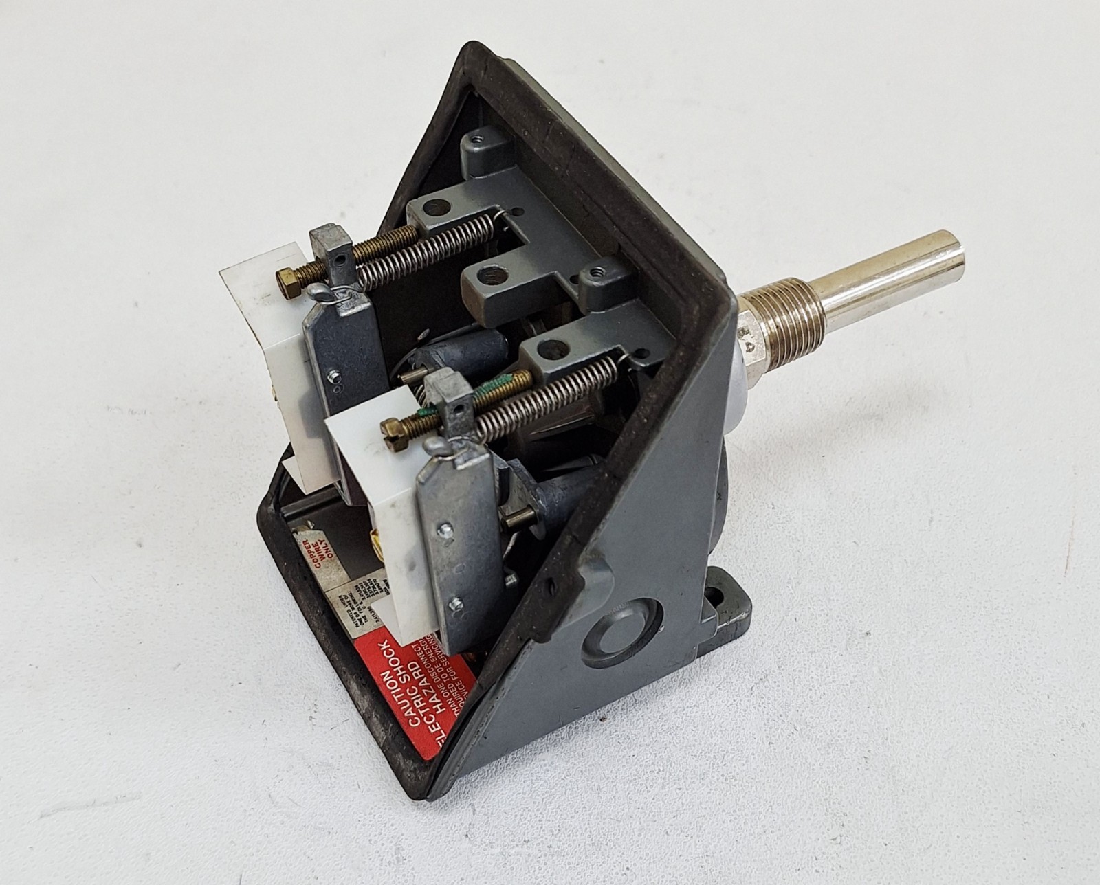 United Electric C402 / 120 Temperature Switch 0-225F / -15+105C