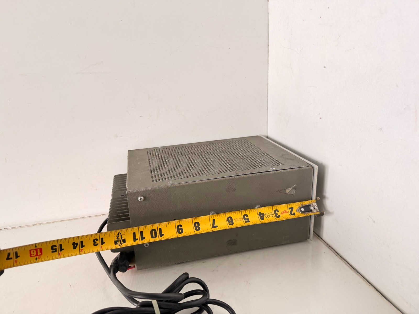 Hewlett-Packard 6111A DC Power Supply, 0-20V, 0-1A (30)