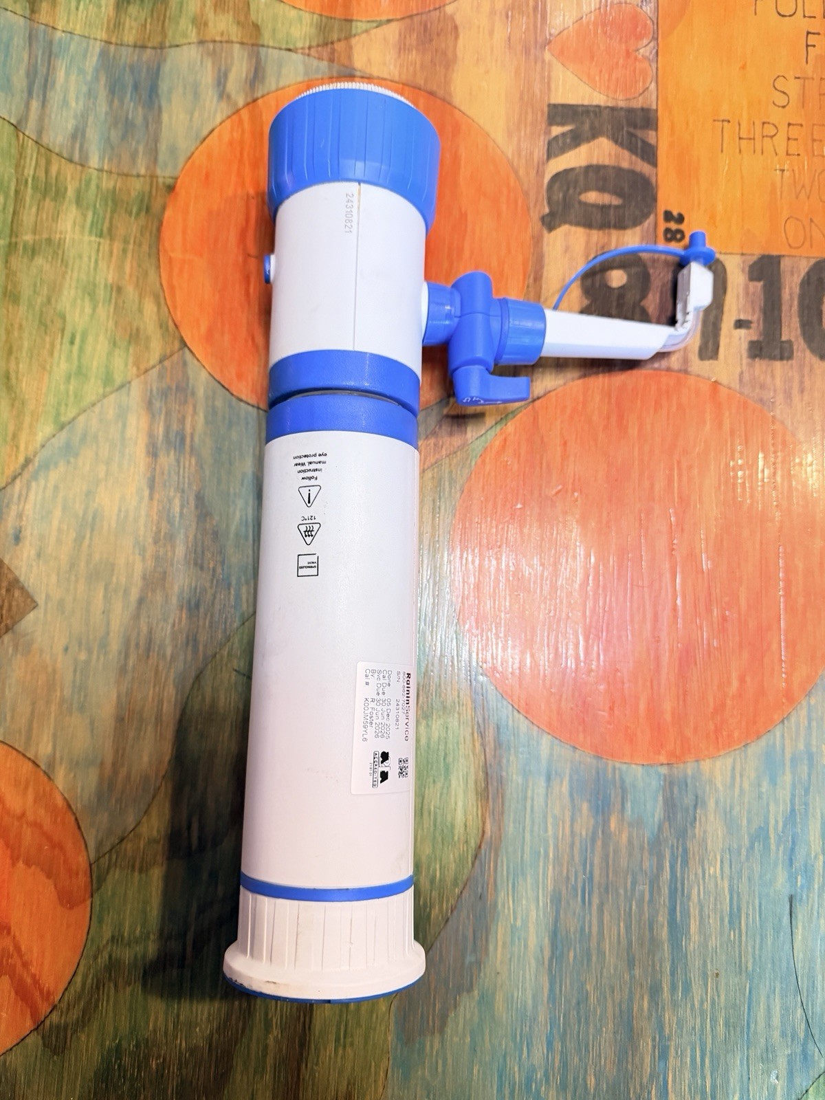 VWR Bottle Top Dispenser VOL 10-100ML White Blue