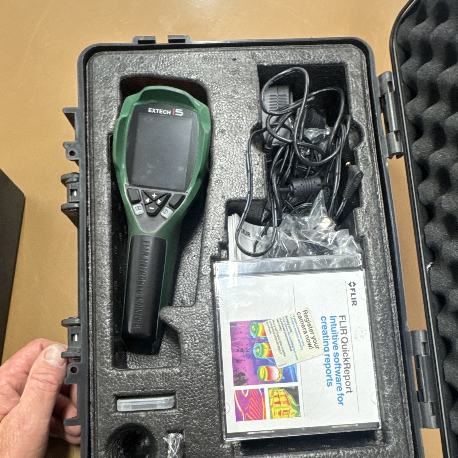 Extech i5 Handheld Thermal Camera -4 to 482°F 100×100 IR 320×240 Case