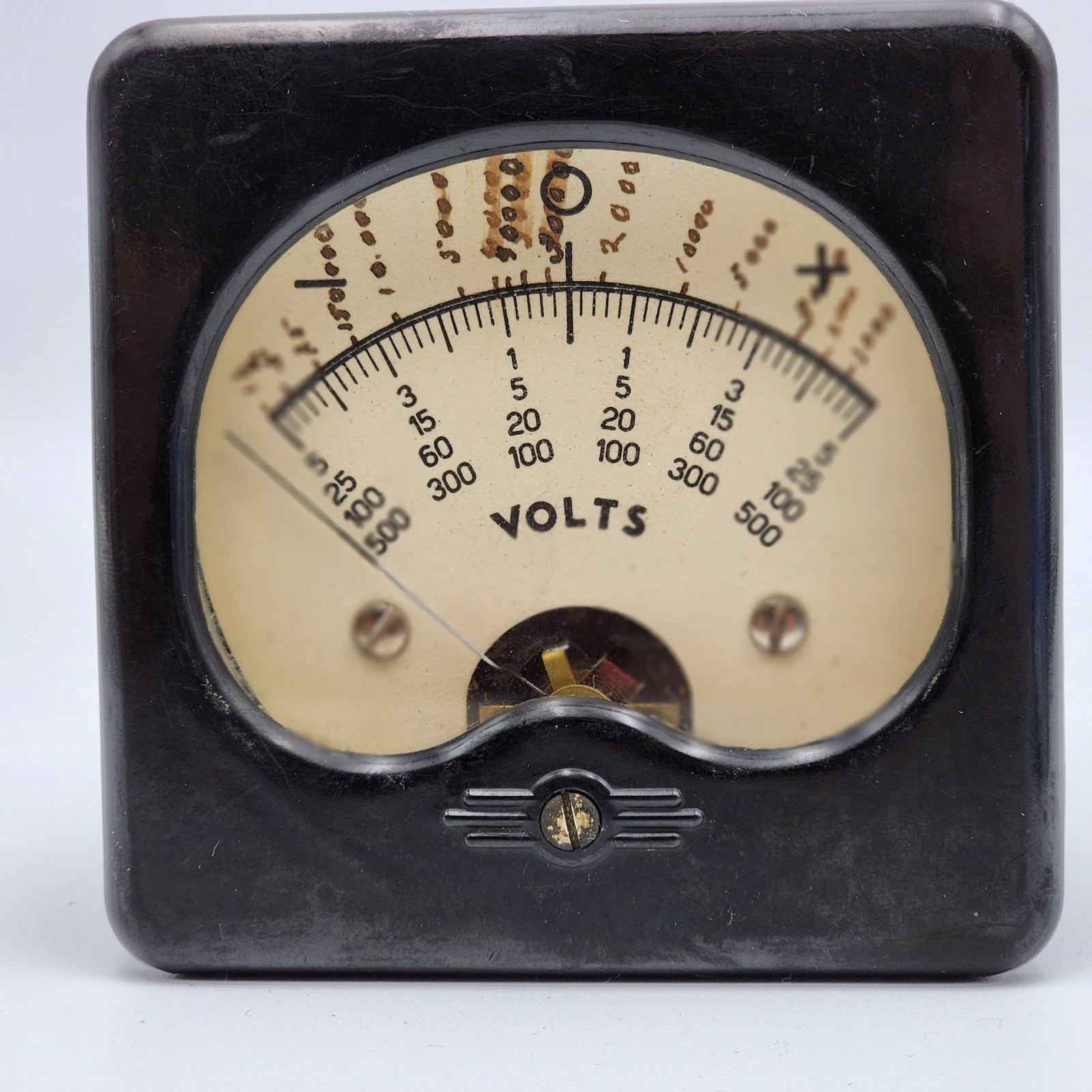 UNBRANDED PANEL MOUNTED VOLTS METER. (UNTESTED)