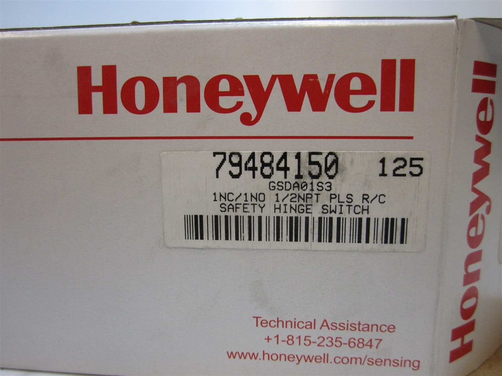 Honeywell (GSDA01S3) 10 A, 600 VAC, 0.12 N-mMP Limit Hinge Lever Safety Switch
