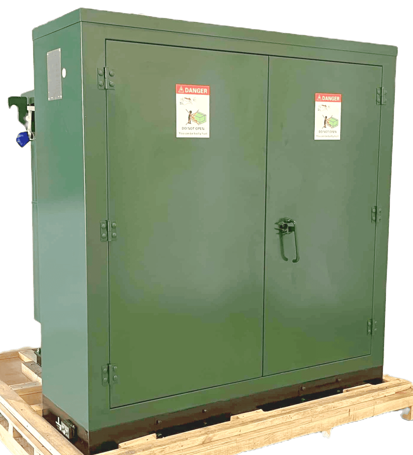 Padmount transformers are distribution transformers mounted on a concrete pad or foundation. These transformers are enclosed in tamper-resistant, weatherproof metal cabinets, making them ideal for urban and suburban environments.